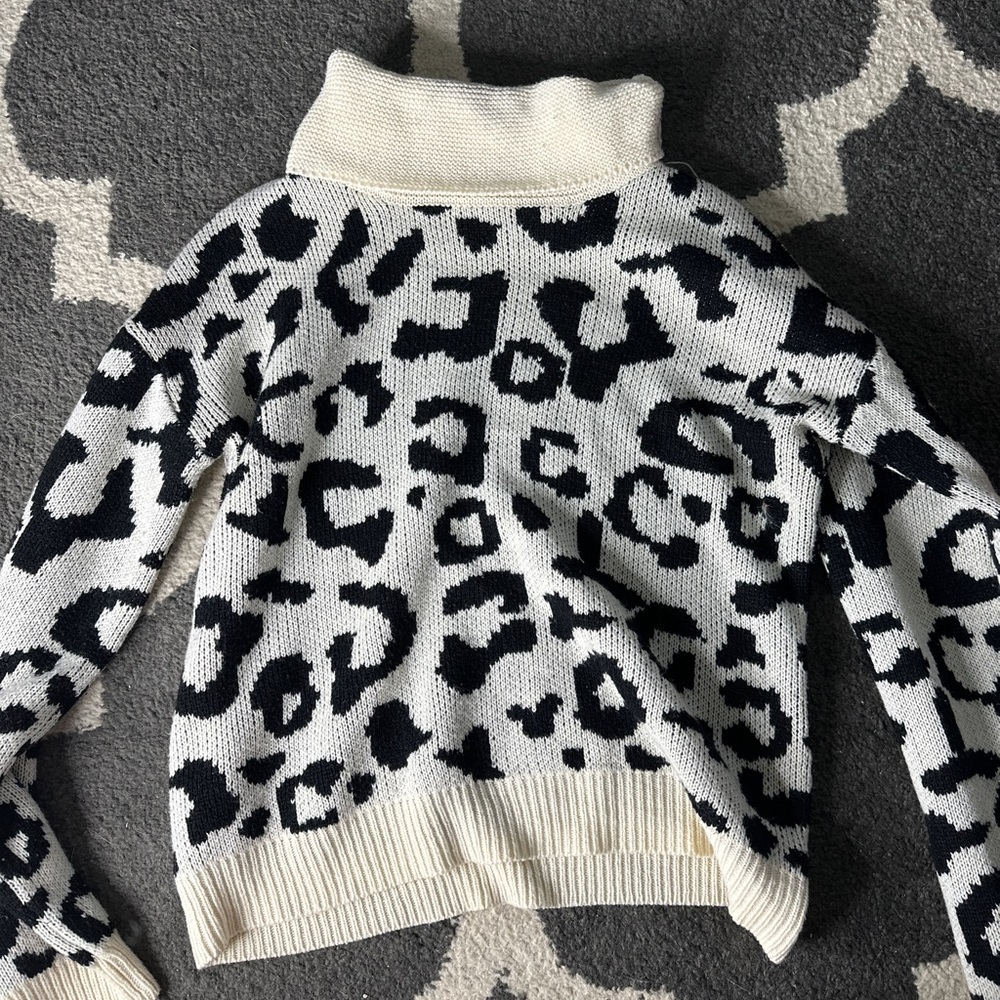 Turtleneck cheetah print long sleeve